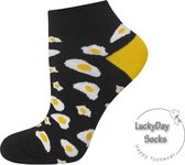 Verjaardag cadeau - Ei - Omelet - Eieren - Spegelei - Sokken - Sneaker - Leuke sokken - Vrolijke sokken - Luckyday Socks - Sokken met tekst - Aparte Sokken - Socks waar je Happy va