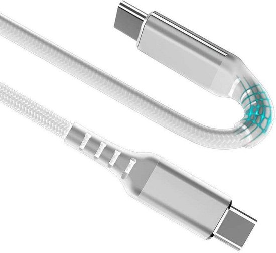 Witte USB-C naar USB-C kabel met een flexibele, gevlochten nylon afwerking en een knikbescherming.