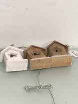 Mini vogelhuisjes - met sneeuw - 3 stuks - wit / houtskleur (divers)
