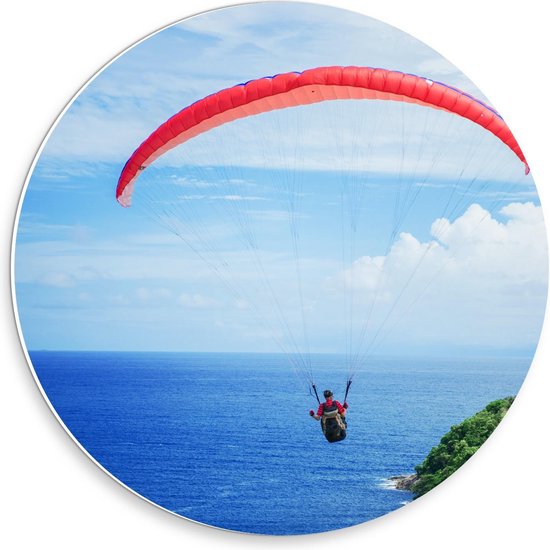 Forex Wandcirkel - Parasailen boven Bergen en Zee - 30x30cm Foto op Wandcirkel (met ophangsysteem)