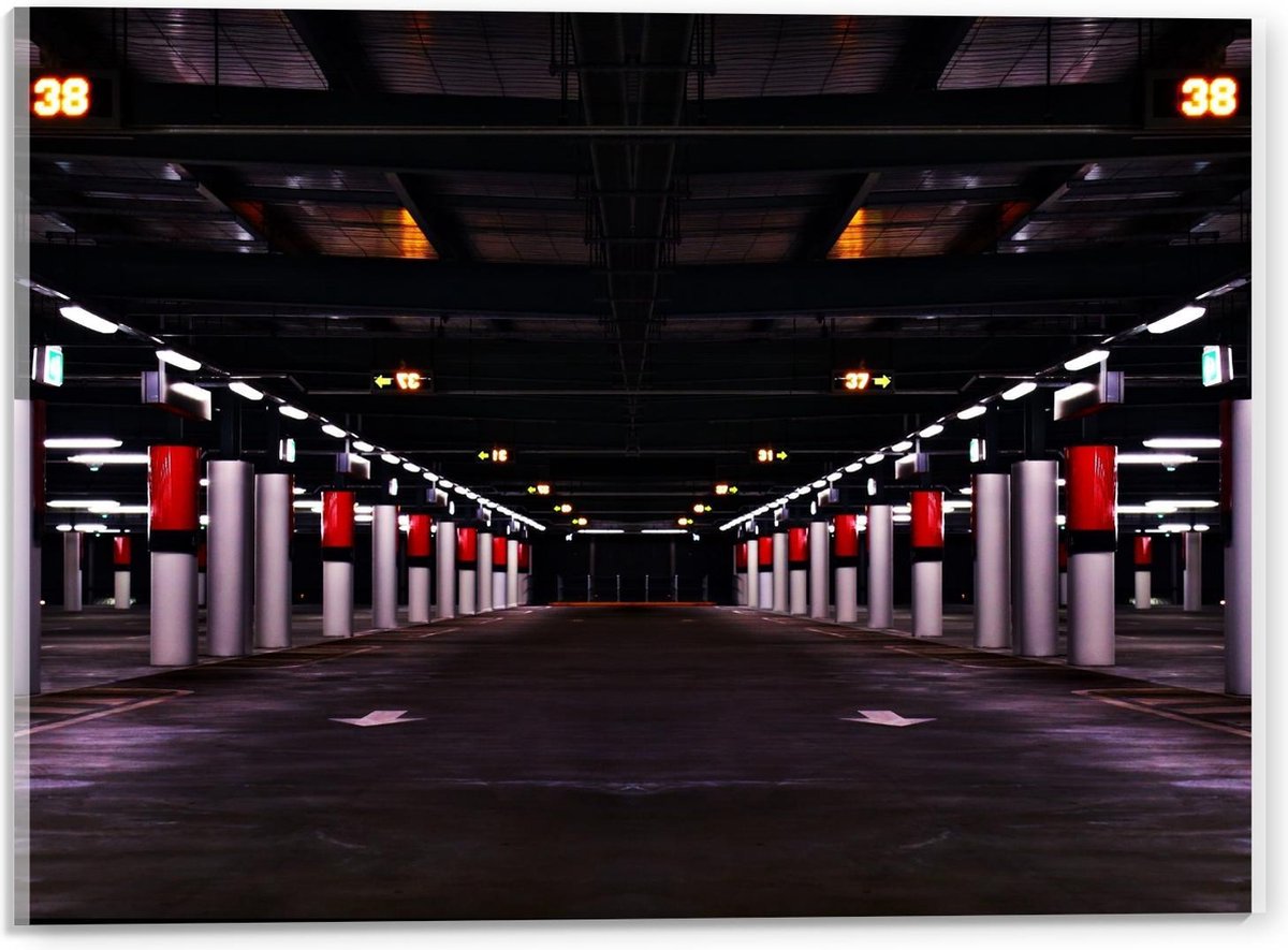 Acrylglas - Parkeergarage met Rode Palen - 40x30cm Foto op Acrylglas (Wanddecoratie op Acr