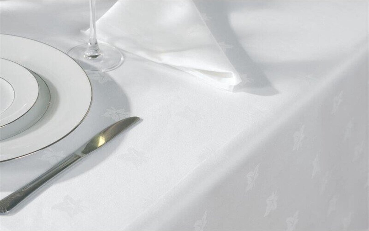 Wit tafelkleed Mitre Luxury Luxor 1350 x 2300mm