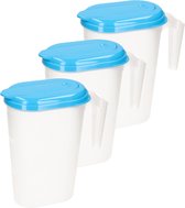 3x stuks waterkan/sapkan transparant/blauw met deksel 1.6 liter kunststof - Smalle schenkkan die in de koelkastdeur past