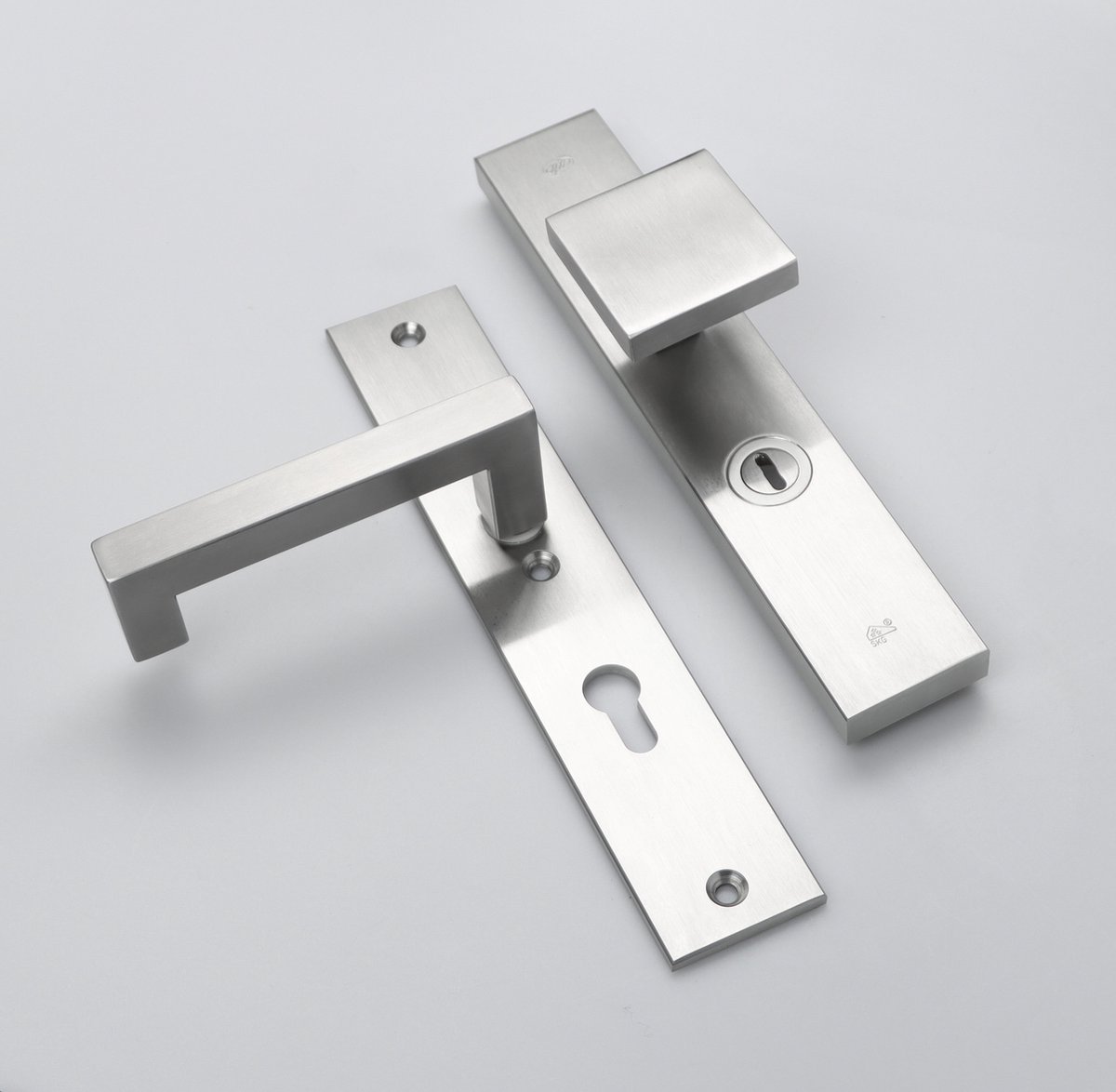 MASSIEF RVS Tzunali Deurbeslag. Model TAMEGA SKG*** BREED T=15/5 VKTB (kerntrek) PC72 BUITEN KNOP ALMADA; BINNEN KRUK LEIRIA