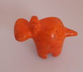 Nog meer sfeer in uw woonomgeving met deze prachtig handgemaakte nijlpaard! Een bijzondere nijlpaard gemaakt van speksteen, een zachte natuursteen. Vind een gezellig plekje in je huis, serre/tuinkamer of in de werkkamer. Voor uzelf of Bestel Een Kado