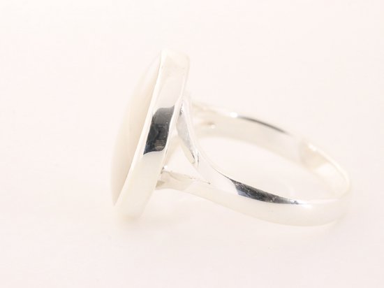 Bague ronde en argent brillant avec nacre - taille 20