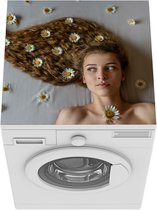 Wasmachine beschermer mat - Vrouw met lang haar op bed - Breedte 60 cm x hoogte 60 cm