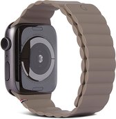 Decoded Magnetic Traction Strap Siliconen Bandje voor Apple Watch Series 1 (42mm) - Dark Taupe