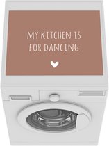Wasmachine beschermer mat - Engelse quote My kitchen is for dancing met een hartje bruine achtergrond - Breedte 55 cm x hoogte 45 cm