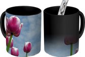 Magische Mok - Foto op Warmte Mok - Tulpen voor blauwe hemel - 350 ML - Uitdeelcadeautjes