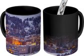 Magische Mok - Foto op Warmte Mok - Bergdorp in Zwitserland tijdens de winter - 350 ML - Uitdeelcadeautjes
