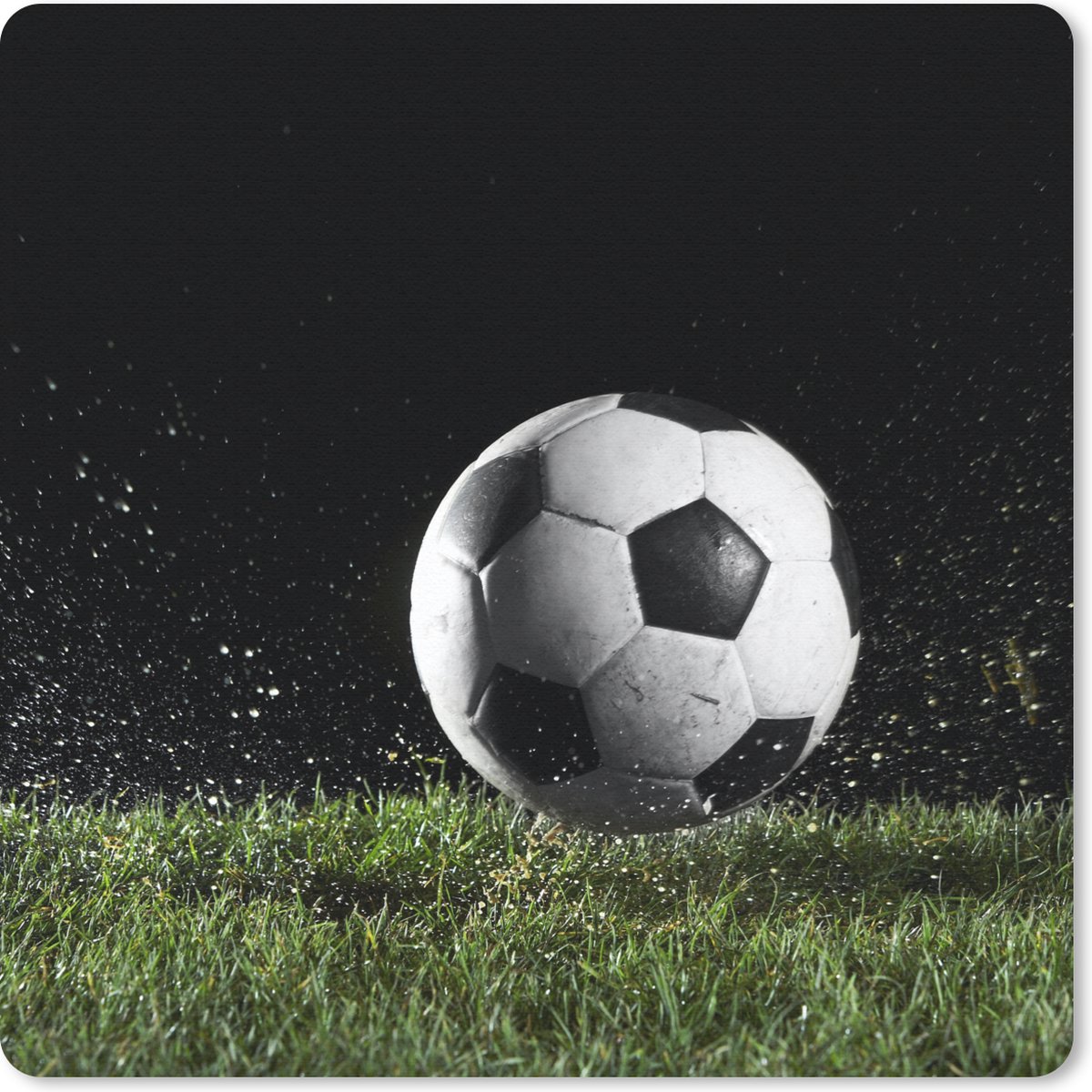 Muismat 30x30 cm - Mousepad Voetbal in het gras - Muismatten