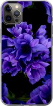 Geschikt voor iPhone 13 Pro Max hoesje - Patroon - Bloemen - Paars - Siliconen Telefoonhoesje
