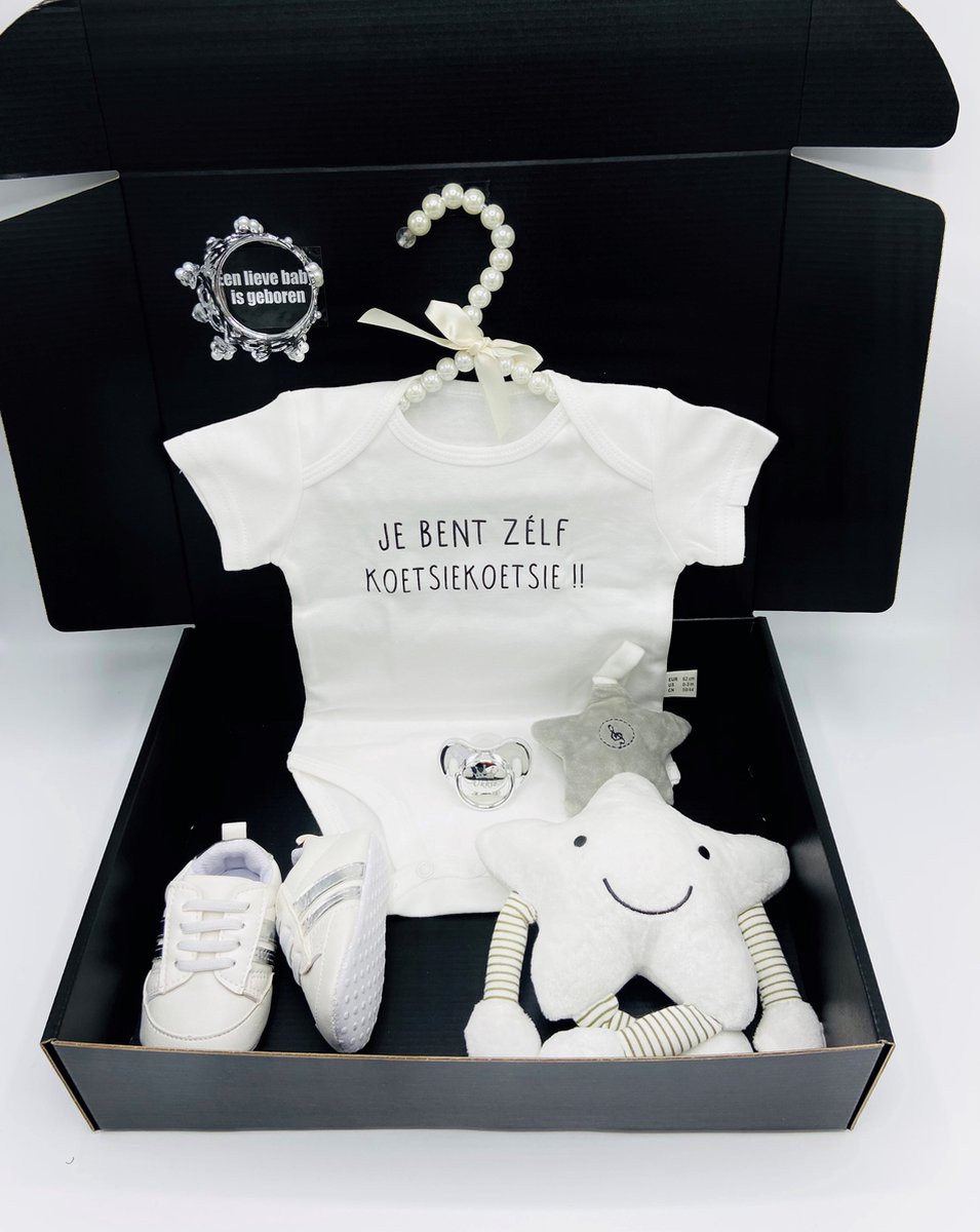 Goedkoopste Kraamcadeau baby - kraampakket met babysneakers rompers rammelaar en fopspeen koetsiekoetsie - kraamkado kan ook rechtsreeks worden verstuurd met kaart