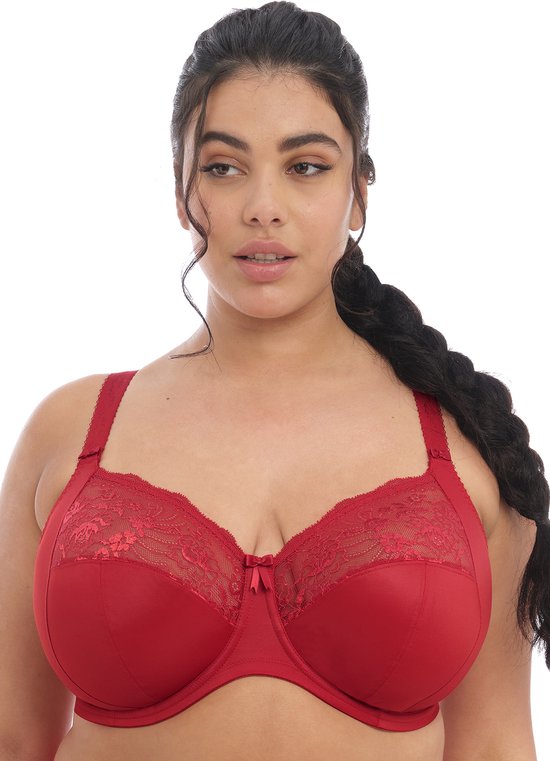Vrouw met een gevlochten staart in een rode beha met kanten cups en een strikje.