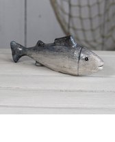 Kom in de sfeer van strand, zee en vissershavens met deze keramische handgemaakte vis. Laat deze grijsblauwe vis gezellig ergens tegenaan leunen. Glanzend afgewerkt. Let op: Dit is