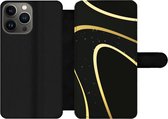 Bookcase Geschikt voor iPhone 13 Pro Max telefoonhoesje - Gouden golven op een zwarte achtergrond - Met vakjes - Wallet case met magneetsluiting