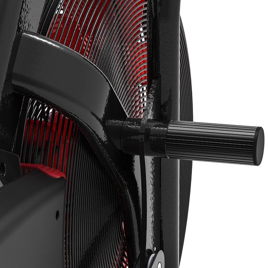Close-up van de zwarte behuizing en het rode ventilatorwiel van een airbike.
