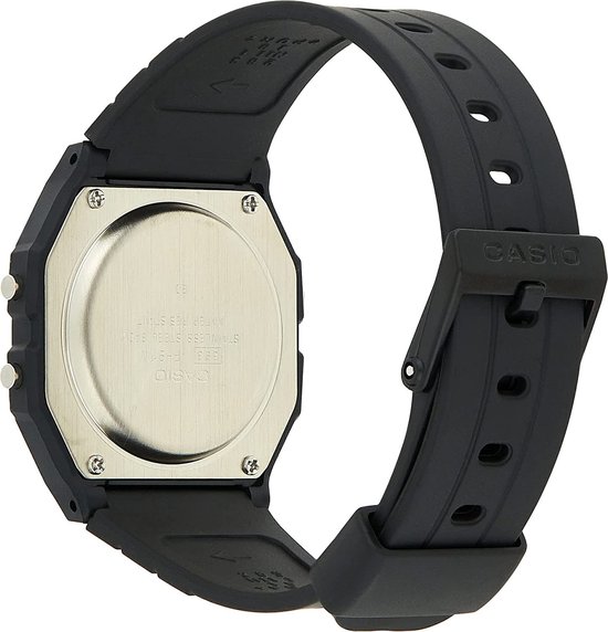 Dos d'une montre Casio F-91W noire avec couvercle en métal et bracelet en plastique.