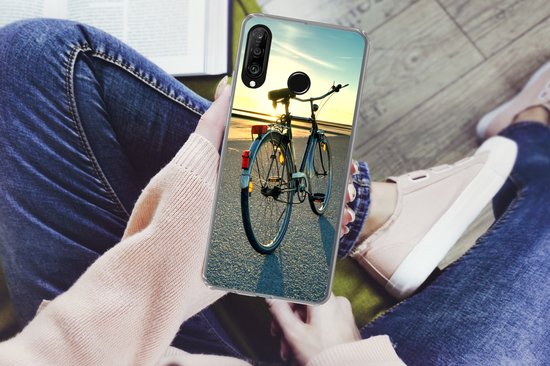 Convient pour coque Huawei P30 Lite - Mer du Nord - Vélo - Coucher de soleil - Coque de téléphone en Siliconen