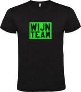 Zwart T shirt met print van " Wijn Team " print Neon Groen size XXXXXL