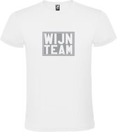 Wit T shirt met print van " Wijn Team " print Zilver size S