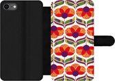 Bookcase Geschikt voor iPhone 8 telefoonhoesje - Retro - Flower Power - Vintage - Kleuren - Met vakjes - Wallet case met magneetsluiting