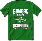 Gamers don't die T-shirt | Gaming kleding | Grappig game verjaardag cadeau shirt Heren – Dames – Unisex | - Donker Groen - 3XL