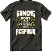 Gamers don't die T-shirt | Geel | Gaming kleding | Grappig game verjaardag cadeau shirt Heren – Dames – Unisex | - Donker Grijs - S