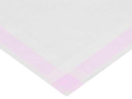 Witte zakdoek met een rand van fijne roze strepen.