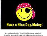 Vlag 150x90CM - Gele Smiley - Emoji - Piraat - Yellow Pirate - Have A Nice Day - Vriendelijk - Fijne dag - Polyester