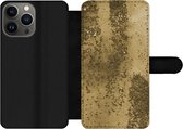 Bookcase Geschikt voor iPhone 13 Pro telefoonhoesje - Goud - Glitter - Structuur - Met vakjes - Wallet case met magneetsluiting