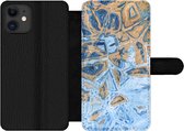 Bookcase Geschikt voor iPhone 11 telefoonhoesje - Marmer print - Verf - Goud - Blauw - Met vakjes - Wallet case met magneetsluiting