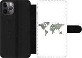 Bookcase Geschikt voor iPhone 11 Pro Max telefoonhoesje - Wereldkaart - Groen - Wit - Met vakjes - Wallet case met magneetsluiting