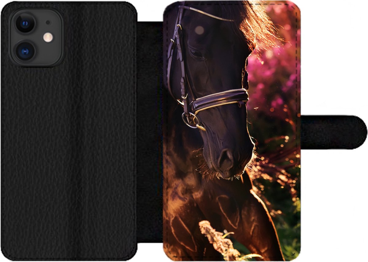 Telefoonhoesje Geschikt voor iPhone 11 telefoonhoesje - Paard - Zon - Portret - Met vakjes - Wallet case met magneetsluiting