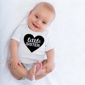 Little sister romper wit met zwart hart | Romper zusje | Leeftijd: ca. 0 – 3 maanden