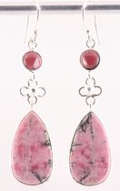 Lange zilveren oorbellen met roze rhodoniet en granaat