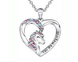 foto van Eenhoorn ketting - Unicorn ketting - Ketting meisje - Zilver kleurig staal - Ketting kinderen meisjes - Meisje zilver met hanger - You are magical