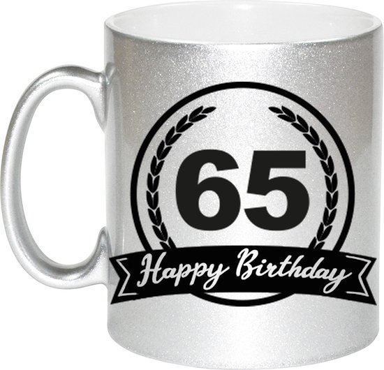 Foto: Zilveren happy birthday 65 years cadeau mok beker met wimpel 330 ml keramiek verjaardags koffiemok theebeker