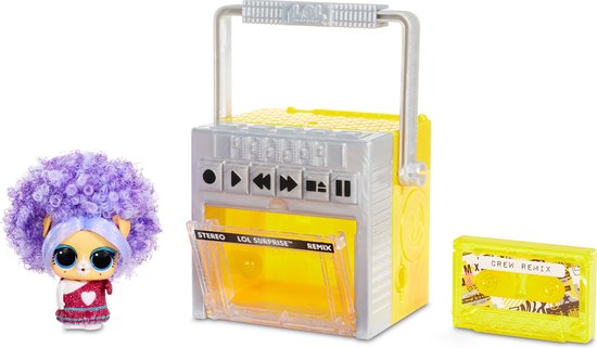 Gouden L.O.L. Surprise! Remix boombox met cassettebandje, speelgoed bedieningselementen en een pop met paars kroeshaar.