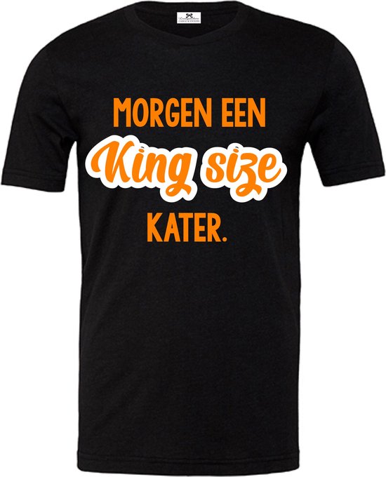 Oranje Koningsdag Shirt | Oranje Kleding | WK Feestkleding Morgen een King Size kater | zwart oranje | dames heren | Maat L
