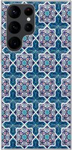 Geschikt voor Samsung Galaxy S22 Ultra hoesje - Een Marokkaanse Mozaïek tegelpatroon waar de kleur blauw vooral is gebruikt - Siliconen Telefoonhoesje