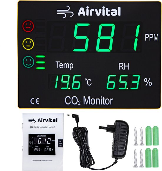 Airvital CO2 monitor met accessoires: handleiding, stroomadapter en bevestigingsmateriaal.