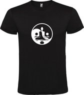 Zwart  T shirt met  print van  "mooie Boeddha in Yin Yang cirkel in meditatiehouding / Zen" print Wit size XL