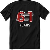 61 Years - Feest kado T-Shirt Heren / Dames - Rood / Grijs - Perfect Verjaardag Cadeau Shirt - grappige Spreuken, Zinnen en Teksten. Maat XL