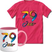 79 Jaar Vrolijke Verjaadag T-shirt met mok giftset Roze | Verjaardag cadeau pakket set | Grappig feest shirt Heren – Dames – Unisex kleding | Koffie en thee mok | Maat S