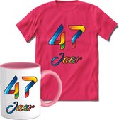 47 Jaar Vrolijke Verjaadag T-shirt met mok giftset Roze | Verjaardag cadeau pakket set | Grappig feest shirt Heren – Dames – Unisex kleding | Koffie en thee mok | Maat XXL
