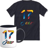 17 Jaar Vrolijke Verjaadag T-shirt met mok giftset Zwart | Verjaardag cadeau pakket set | Grappig feest shirt Heren – Dames – Unisex kleding | Koffie en thee mok | Maat L