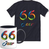 66 Jaar Vrolijke Verjaadag T-shirt met mok giftset Zwart | Verjaardag cadeau pakket set | Grappig feest shirt Heren – Dames – Unisex kleding | Koffie en thee mok | Maat XXL