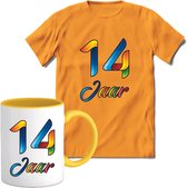 14 Jaar Vrolijke Verjaadag T-shirt met mok giftset Geel | Verjaardag cadeau pakket set | Grappig feest shirt Heren – Dames – Unisex kleding | Koffie en thee mok | Maat M